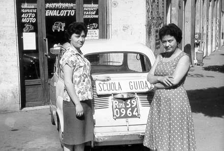 1960: notare che nelle autoscuole si giocava pure all' ENALOTTO !