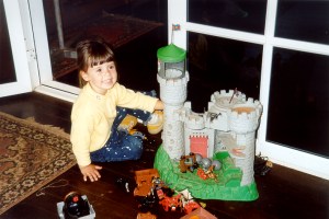 Maeva gioca nella fattoria delle farfalle...