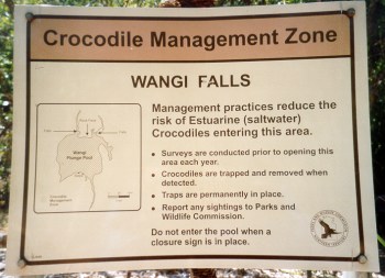 inquietanti cartelli alle Wangi Falls