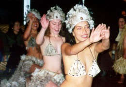 ...le affascinanti ma semplici danzatrici...