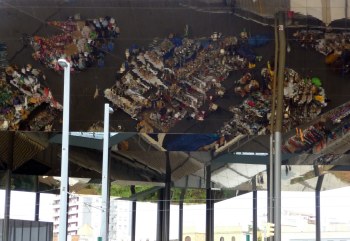 mercato riflesso del tetto specchiato