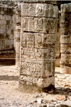 particolare di una colonna ( Chichen-Itza )