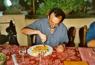 Benedetto mentre elabora il testo aggiuntivo ( in basso ) alle RECE di Marco.