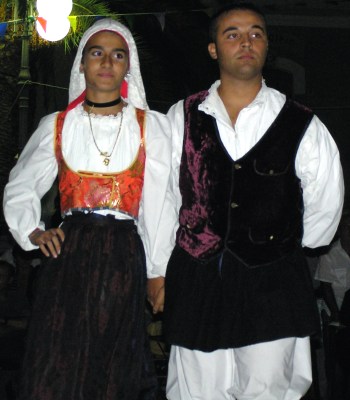 costumi sardi ad una festa a Villaputzu