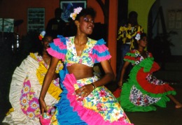 Ballerina di Segà presso il Colonial Beach