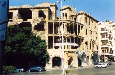 palazzo bombardato - Beirut