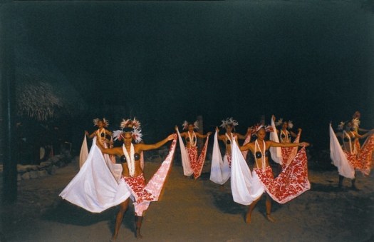Danze al Tiki Village di Moorea