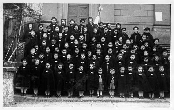 1945: altra foto di gruppo del collegio, la maggior parte erano orfani di guerra