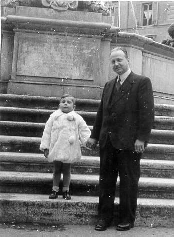 1945: mio padre con mio nonno